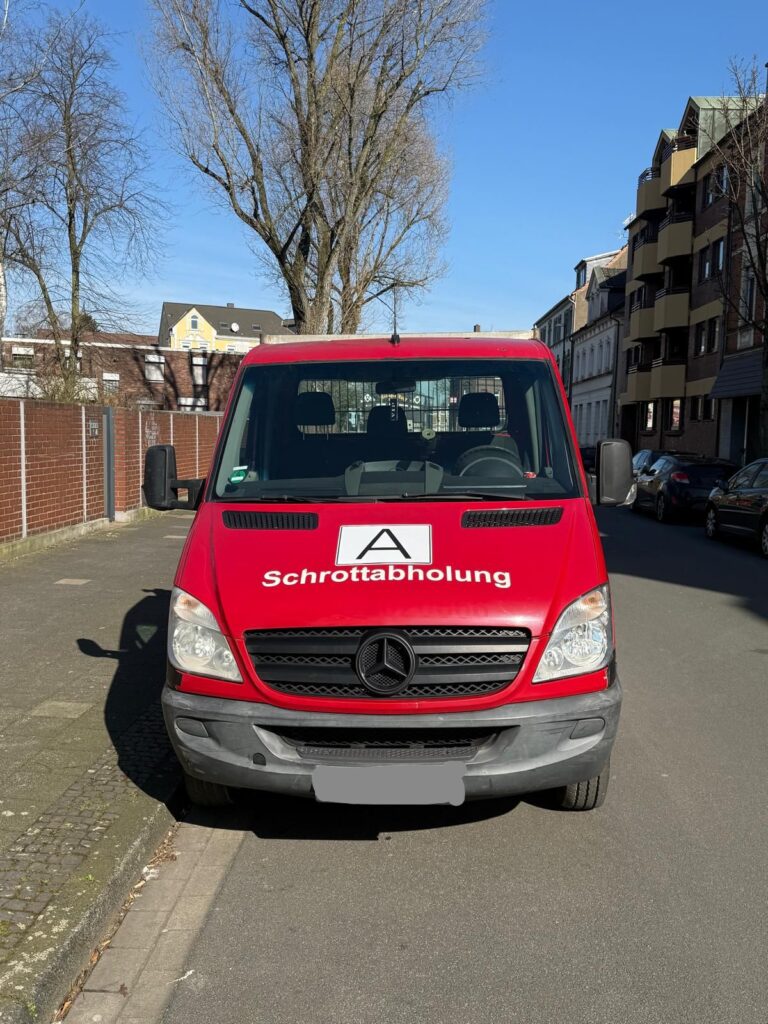 Schrottabholung Hattingen bietet Ihnen eine schnelle, zuverlässige und umweltfreundliche Lösung, um Altmetall, Elektroschrott oder Kfz-Teile fachgerecht zu entsorgen. Kontaktieren Sie uns noch heute unter 📞01522-422-4277, und wir kümmern uns um den Rest!